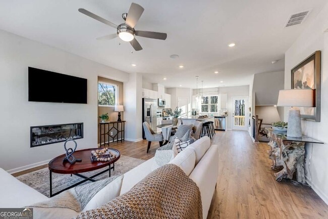 Photo - 5731 Plaza Dr SE