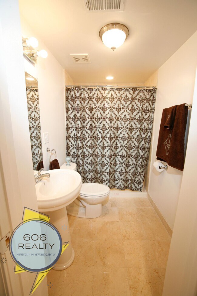 Photo - 6954 N Greenview Ave Unit 100