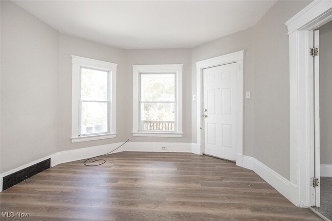 Photo - 844 E 154th St