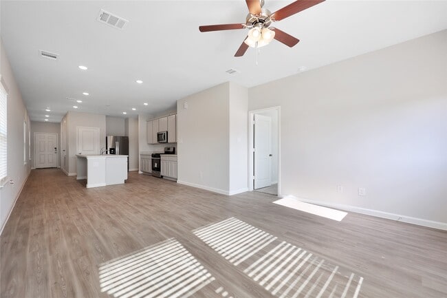 Photo - 16632 Aurora St