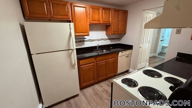 Building Photo - 47 Princeton St Rental