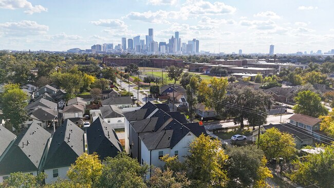 Photo - 2706 Cochran St