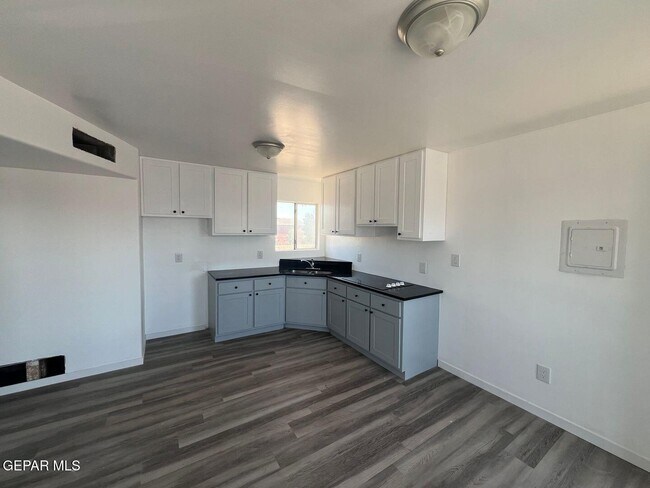 Photo - 530 S Yarbrough Dr Unit 15