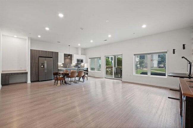 Building Photo - 4361 S Congress Ave Unit 111