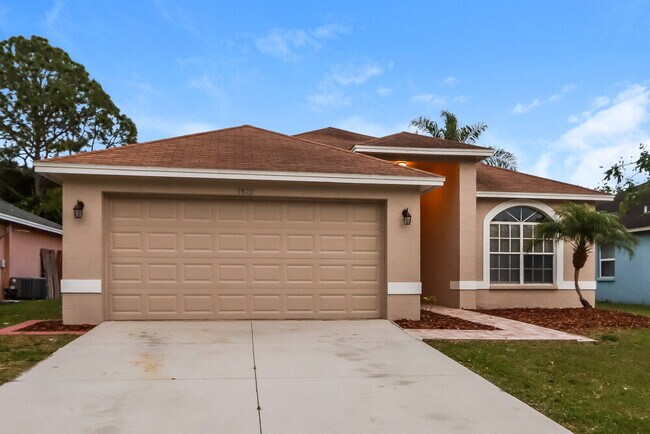 Photo - 1922 Tinker Dr