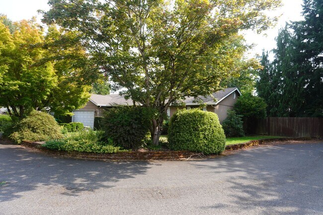 Photo - 4631 NW Lincoln Ave