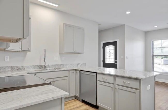 Photo - 139 Iberia St