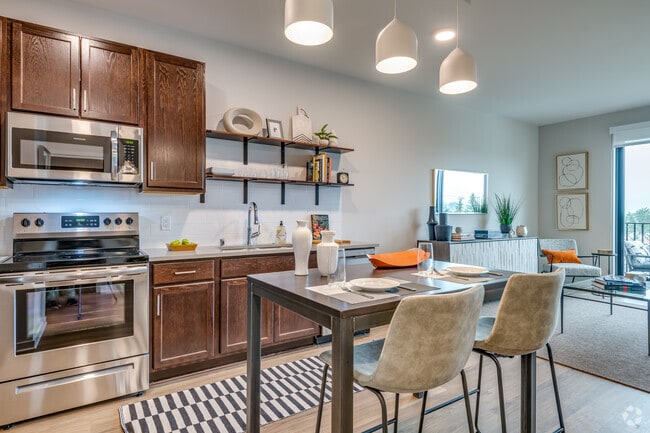 1 BR, 1 BA - 780SF