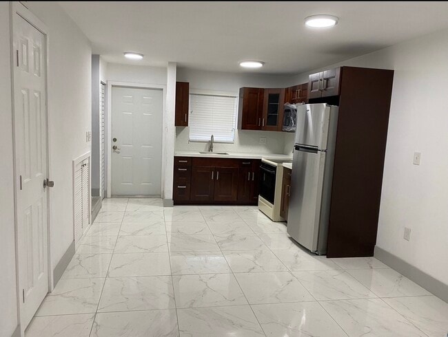 Photo - 11 SW 109th Ave
