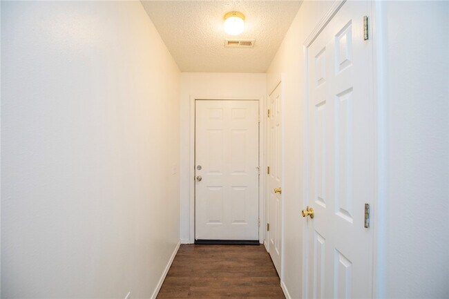 Photo - 2509 Parkcrest Dr
