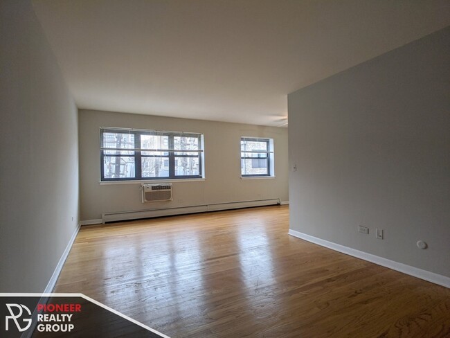 Building Photo - 510 W Briar Pl Unit 1 Rental