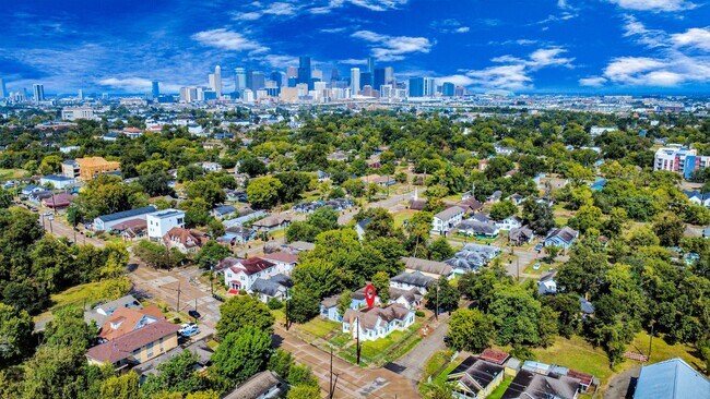 Photo - 3319 Holman St