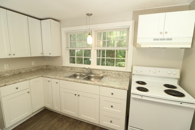2511 Larry St SW