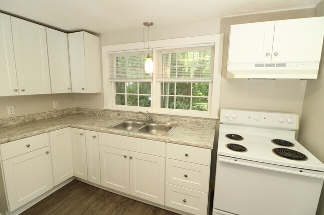 Photo - 2511 Larry St SW