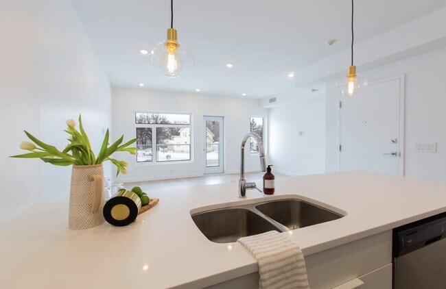 Photo - 813 St. Mary's Rd