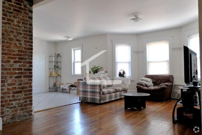 Building Photo - 1BR condo unit near Cleveland Circle, reno...