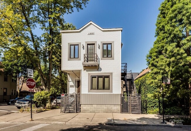 Photo - 2128 N Hoyne Ave Condo Unit 1