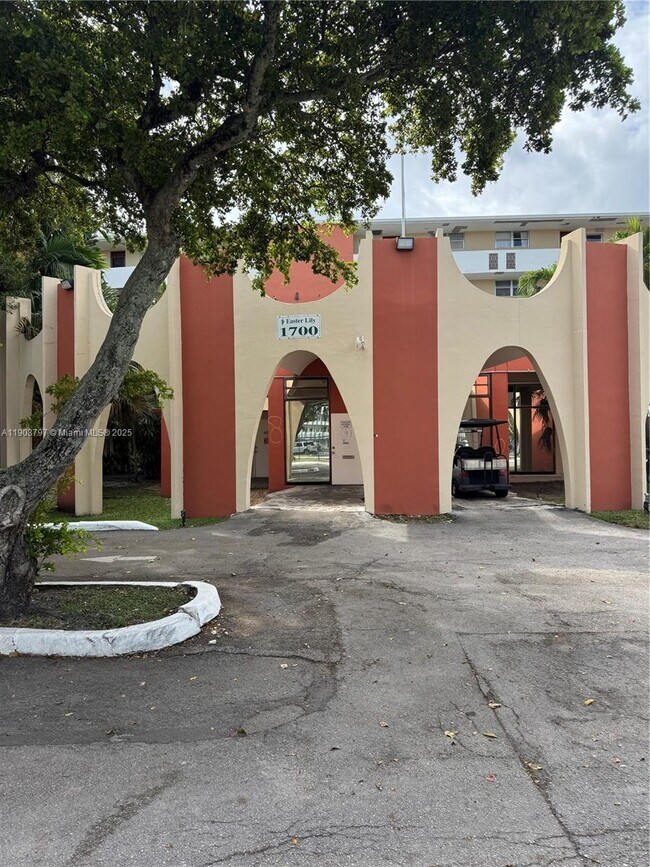 Photo - 1700 NE 191st St Unidad 511