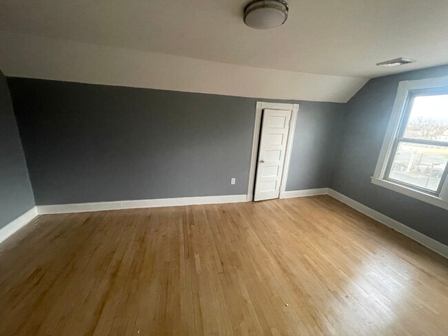 Bed 1 - 14 Bryant St Unidad 3rd Floor Apt