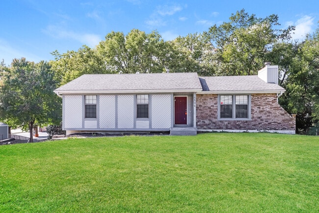 Building Photo - 1504 Manor Cir