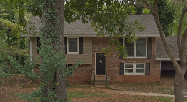 Building Photo - 4 Bed 2 Bath in Decatur!