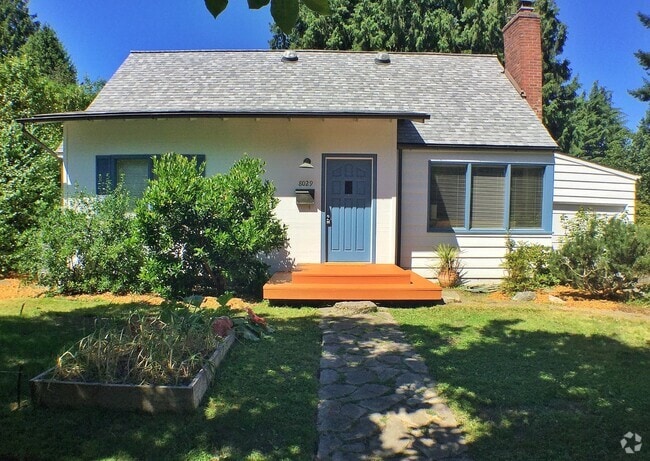 Building Photo - Lovely Wedgwood Home