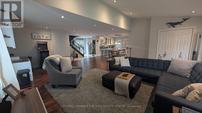 Photo - 247 Poplar Ave