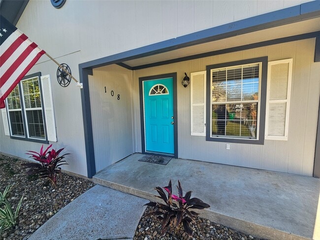 Photo - 108 Oriole Ln