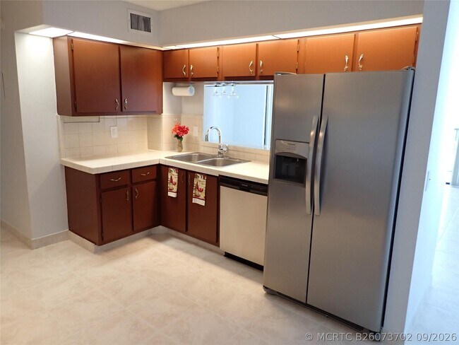 Photo - 106 Lake Emerald Dr Unit 401