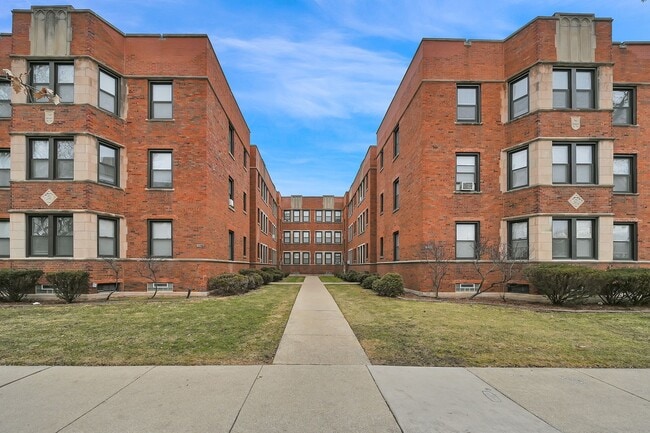 Photo - Spacious Studio in Beverly Unit 10633-3E