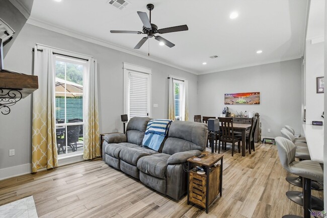 Photo - 421 St Thomas Ln