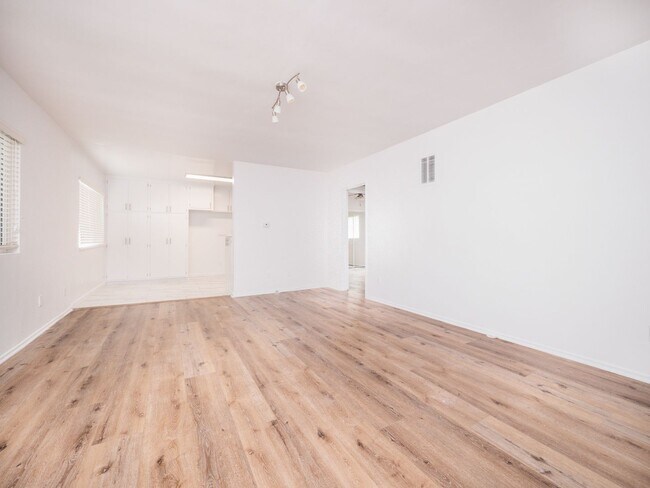 Photo - 10832 Charnock Rd