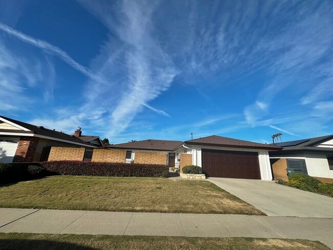 Building Photo - Spacious 4-bedroom, 2.5-bath Home Fountain Valley