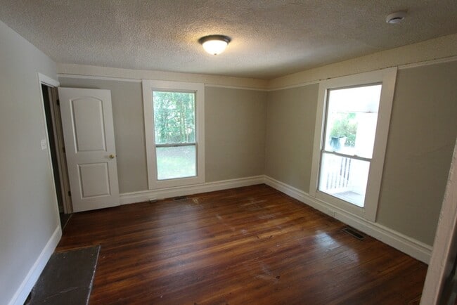 Photo - 442 Hall St