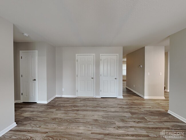 Photo - 905 Farnsworth Dr