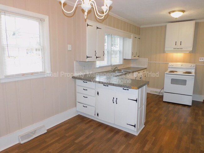 Photo - 2636 Reid St