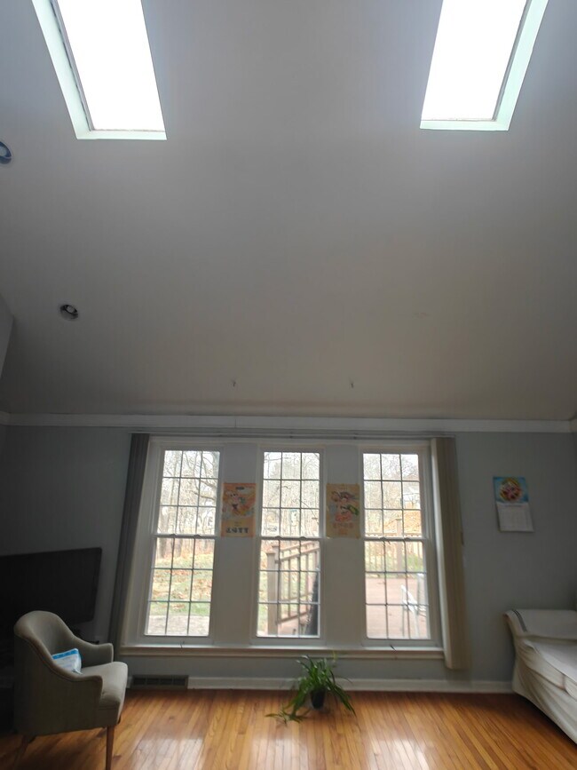 Photo - 223 Springhouse Ln