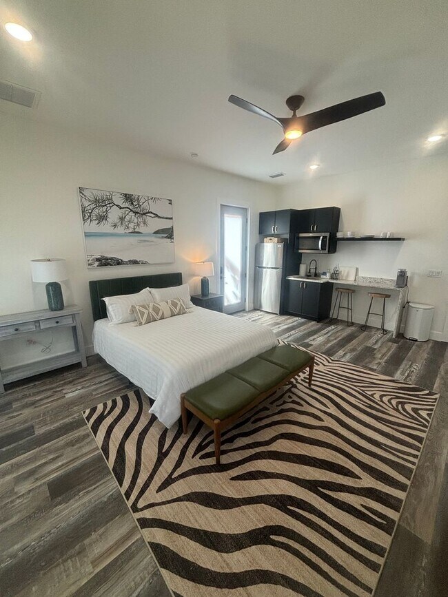 Photo - 1Bd/1Ba in the HEART of Midtown! FULLY FUR... House