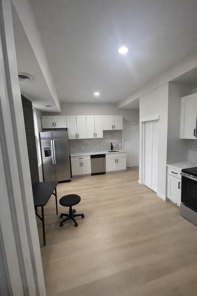 Building Photo - 1216 Soulard St Unit 1216A