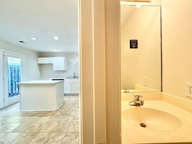 Photo - Charming 2 Bedroom Townhome in Chelsea Commons