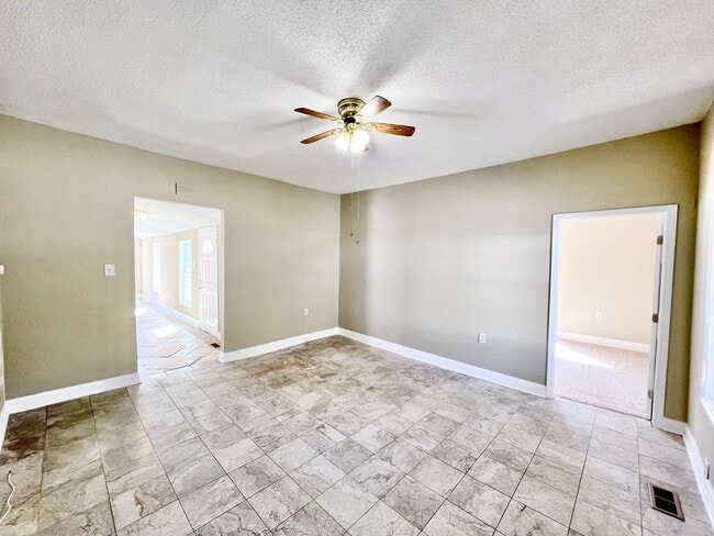Photo - 829 Dillard St