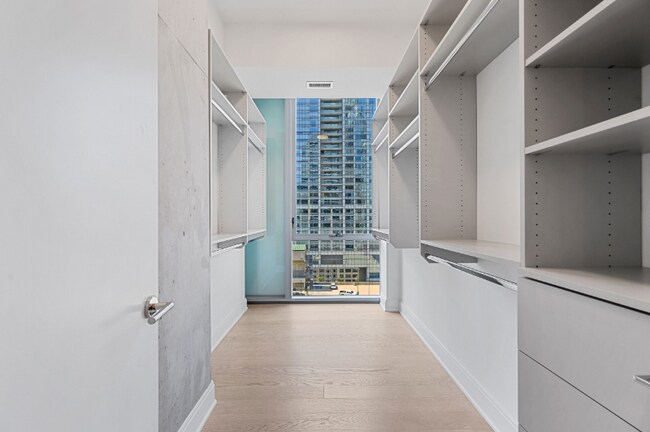 Photo - 72 E Randolph St