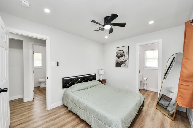 Photo - 5115 Clay St