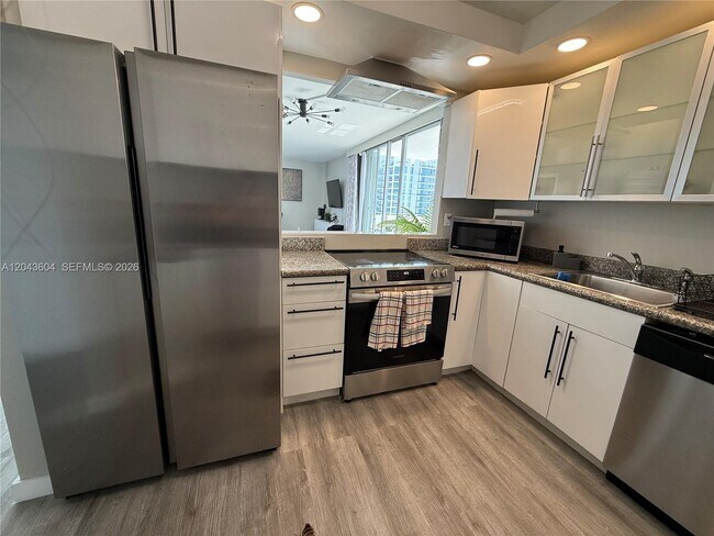 Photo - 5838 Collins Ave Unit # 15H