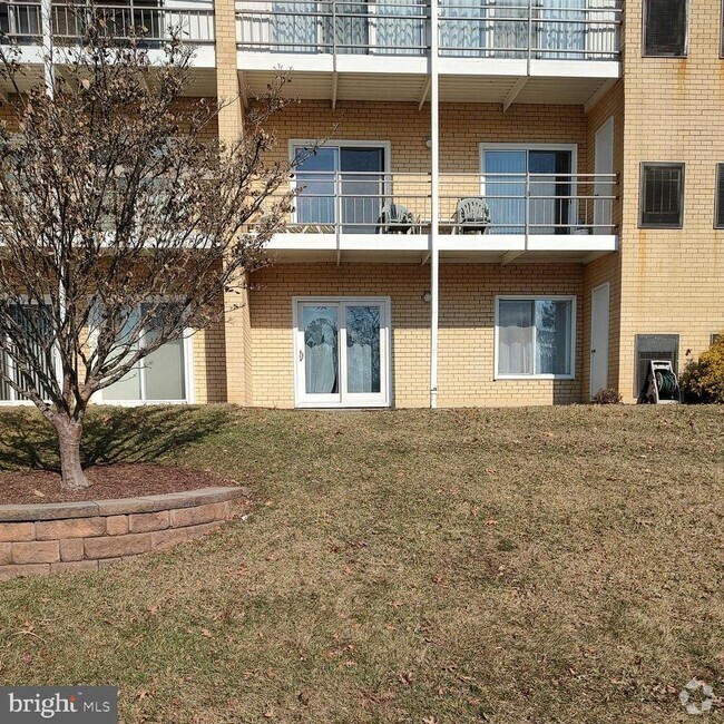 Building Photo - 15101 Glade Dr Unit 10-1E Rental