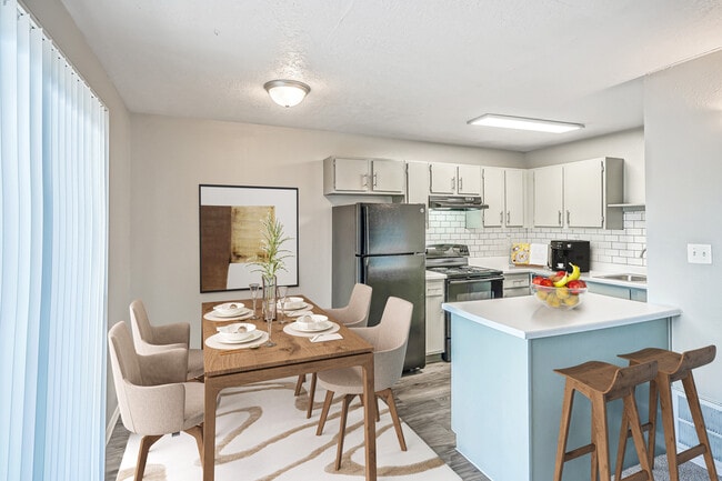 Photo - Peaks at Los Ranchos