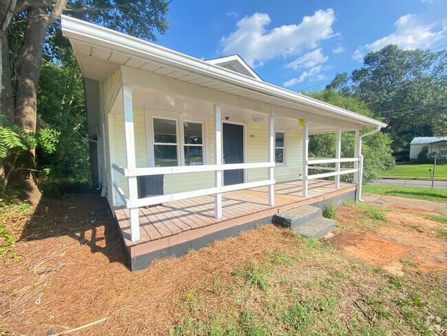 Building Photo - 3bd/1ba House Updated in 2021 near I85 & H...