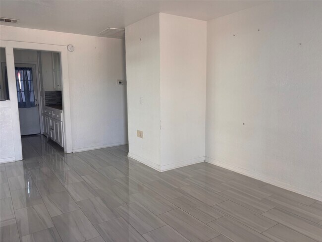 Photo - 1310 Harris Way