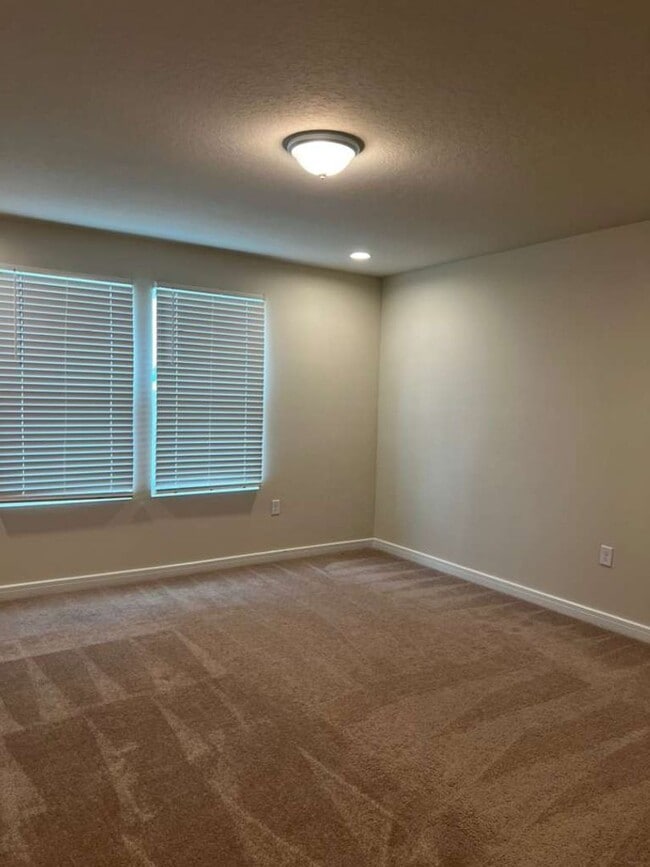 Photo - FOR RENT!!