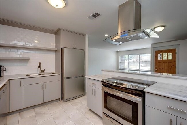 Building Photo - 7202 Housman